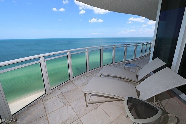 8231 Bay Colony Dr in Naples, FL - Building Photo - Building Photo