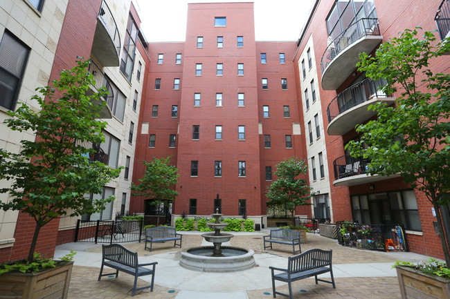 Riverview Terrace in Chicago, IL - Foto de edificio - Building Photo