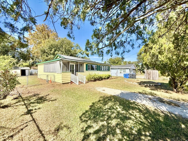 5506 Staley Dr in Tampa, FL - Building Photo - Building Photo