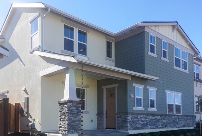 3066 El Capitan Dr in Marina, CA - Foto de edificio - Building Photo