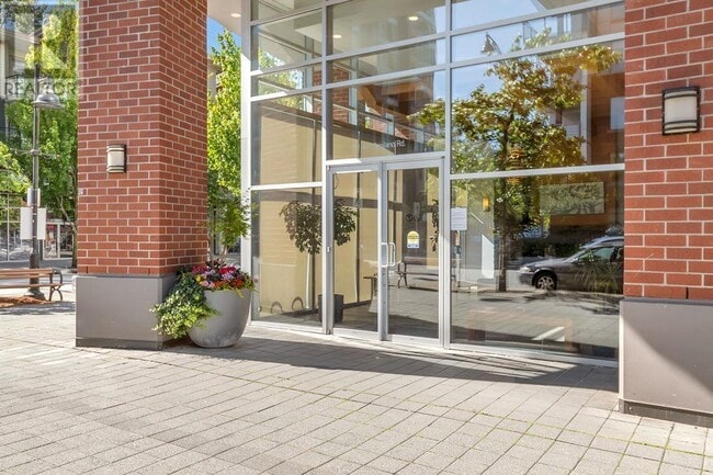 400-400 Capilano Rd in Port Moody, BC - Building Photo - Building Photo