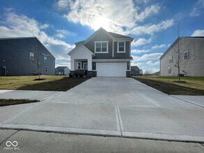 6865 Orchard Run Cir in Whitestown, IN - Building Photo - Building Photo
