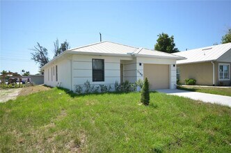 2188 Barker Blvd in Ft. Myers, FL - Foto de edificio - Building Photo
