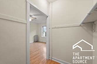 2530 N Sawyer Ave, Unit 207 in Chicago, IL - Building Photo - Building Photo