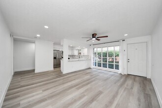 5542 Holly St in Houston, TX - Foto de edificio - Building Photo