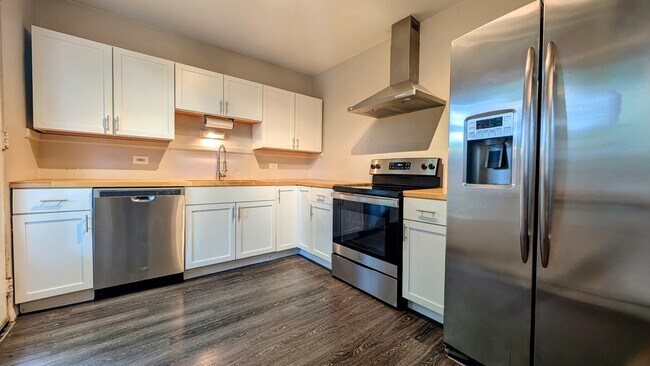 property at 17 Foxworth Ln