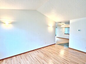 9834 SE Clinton St in Portland, OR - Building Photo - Building Photo