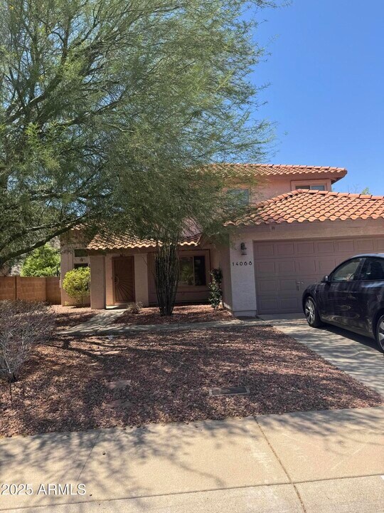 14068 S 39th St in Phoenix, AZ - Building Photo