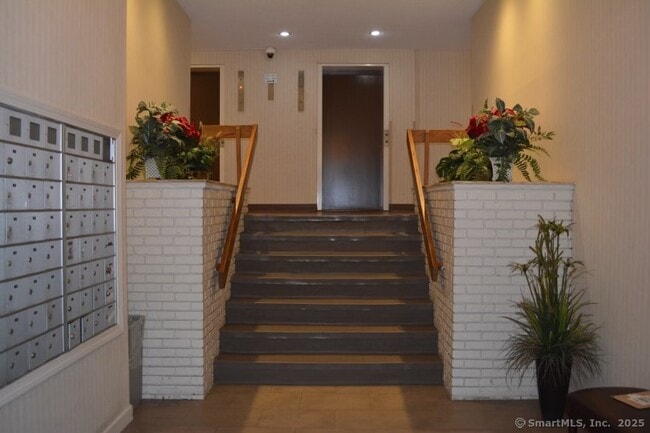 34 Padanaram Ave in Danbury, CT - Building Photo - Building Photo