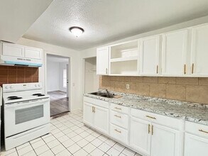 2204 Salisbury St in Fort Worth, TX - Building Photo - Building Photo