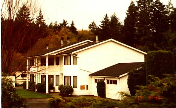 Twin Lakes Condominiums in Federal Way, WA - Building Photo