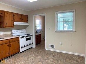 6 Ozmore St in Newnan, GA - Building Photo - Building Photo