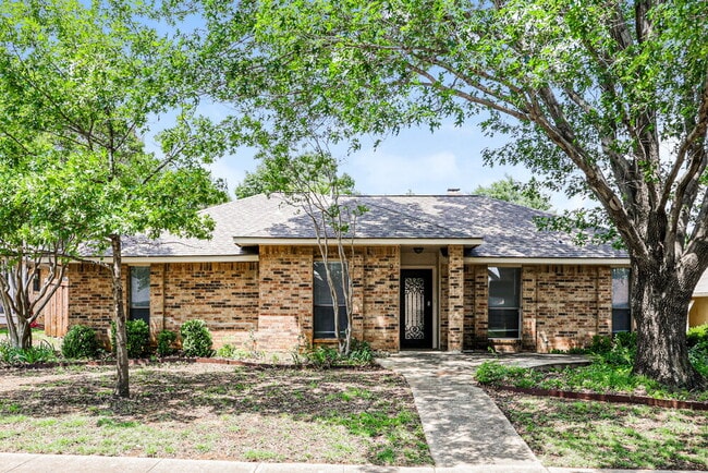 property at 904 Fairfield Ln
