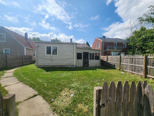 4224 W Glendale Ave in Milwaukee, WI - Building Photo - Building Photo