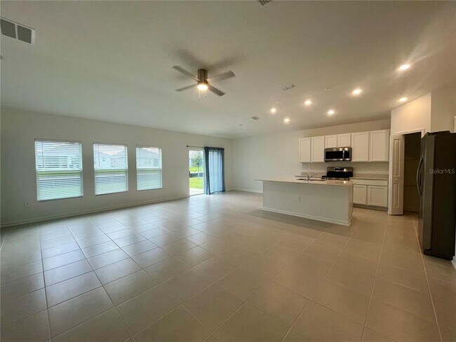 4700 Golden Knight Blvd in Kissimmee, FL - Building Photo - Building Photo