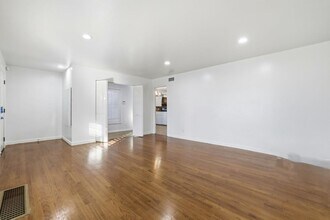 9623 Adams St in Elk Grove, CA - Foto de edificio - Building Photo