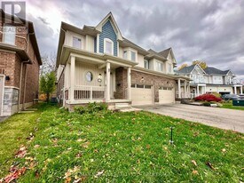 102 Cannery Dr in Niagara-On-The-Lake, ON - Building Photo