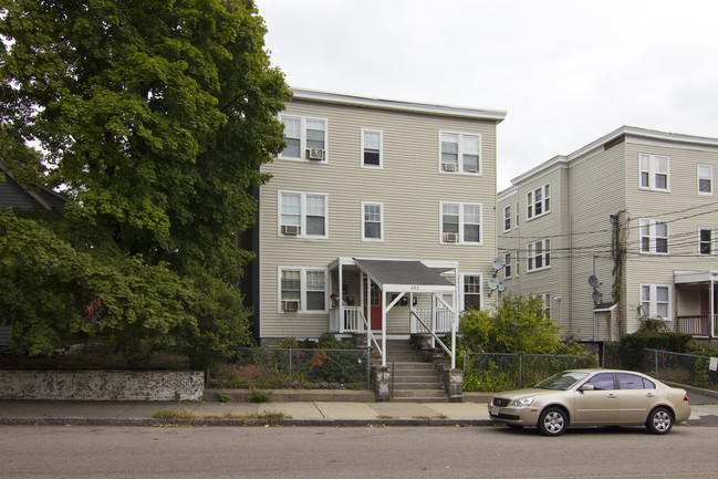 682 Walk Hill St in Mattapan, MA - Foto de edificio - Building Photo