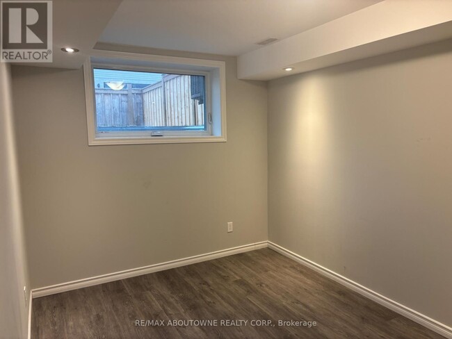 43 Lovett Ln in Guelph, ON - Building Photo - Building Photo