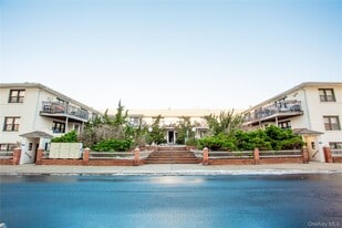 65 W Broadway in Long Beach, NY - Building Photo