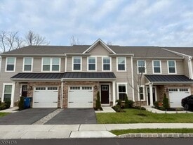 8 Owen Ct in Somerset, NJ - Building Photo