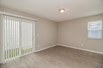 520 Portland Cir in Apopka, FL - Building Photo - Building Photo