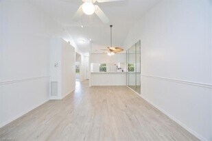 326 Bradstrom Cir, Unit F-202 in Naples, FL - Building Photo