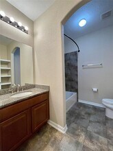 107 Long Meadow Ct in Clute, TX - Building Photo - Building Photo