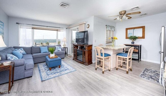 438 NJ-35 in Mantoloking, NJ - Foto de edificio - Building Photo