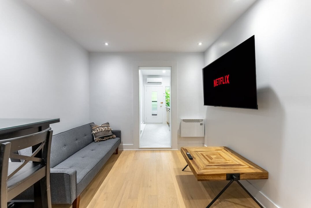 8821 Rue Lajeunesse, Unit SI ID1422096P in Montréal, QC - Building Photo