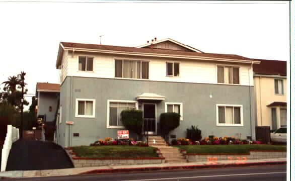 897 Crenshaw Blvd in Los Angeles, CA - Building Photo