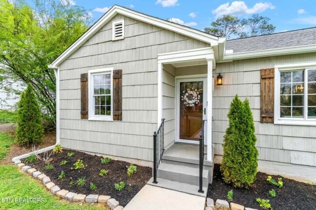 2400 Kantebury Dr in Knoxville, TN - Building Photo - Building Photo