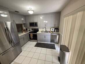 15835 SW 112th Terrace in Miami, FL - Foto de edificio - Building Photo