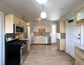 107A Oxford St, Unit 3 in Cambridge, MA - Building Photo - Building Photo