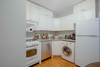 11 Grove St, Unit ID1364238P in Boston, MA - Foto de edificio - Building Photo