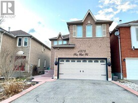 4878 Rosebush Rd in Mississauga, ON - Building Photo
