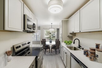Beautifully Renovated 1 & 2 Bedroom Apartments in Lynnwood! in Lynnwood, WA - Building Photo - Interior Photo