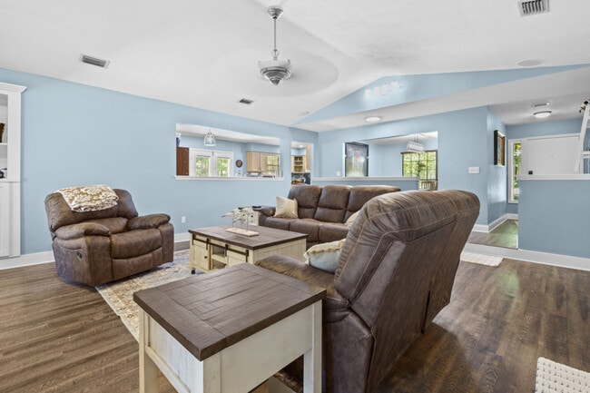 5922 NW 57th Way in Gainesville, FL - Building Photo - Building Photo