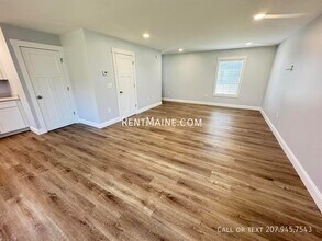 208 Rocky Rdg Dr in Hermon, ME - Building Photo - Building Photo
