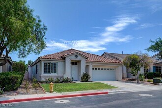 14 Golden View St in Henderson, NV - Building Photo - Building Photo