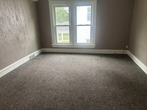 1725 D Ave NE in Cedar Rapids, IA - Building Photo - Building Photo