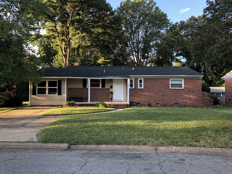 1600 Tallwood St in Norfolk, VA - Building Photo