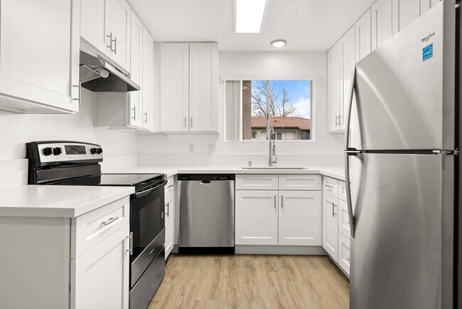 Terre at Canyon in Ramona, CA - Foto de edificio - Building Photo