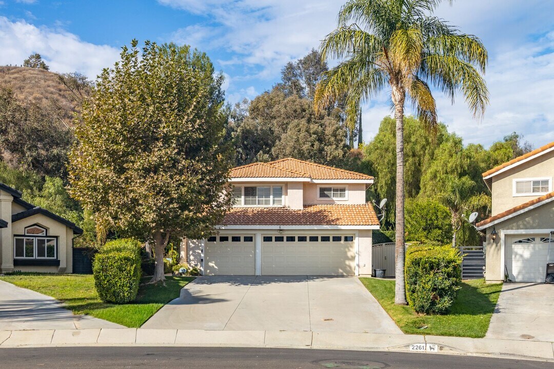 2261 Crescent Cir in Colton, CA - Building Photo