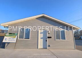 5211 Lake Ave in St. Joseph, MO - Building Photo