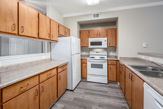 River Oaks Apartments in Yuba City, CA - Building Photo - Interior Photo