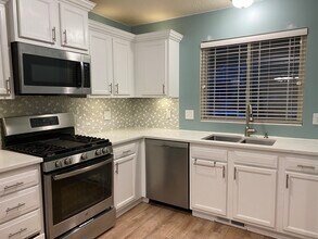 2011 SW Reunion Cir in Ankeny, IA - Foto de edificio - Building Photo