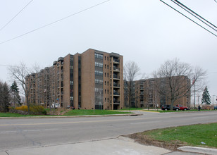 Fred W. Nimmer in Akron, OH - Foto de edificio - Building Photo