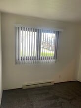Immaculate Updated 2 Bedroom 1 bathroom in Rockford, IL - Building Photo - Building Photo