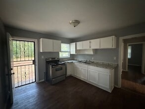 304 Camellia Cir in Warner Robins, GA - Building Photo - Building Photo